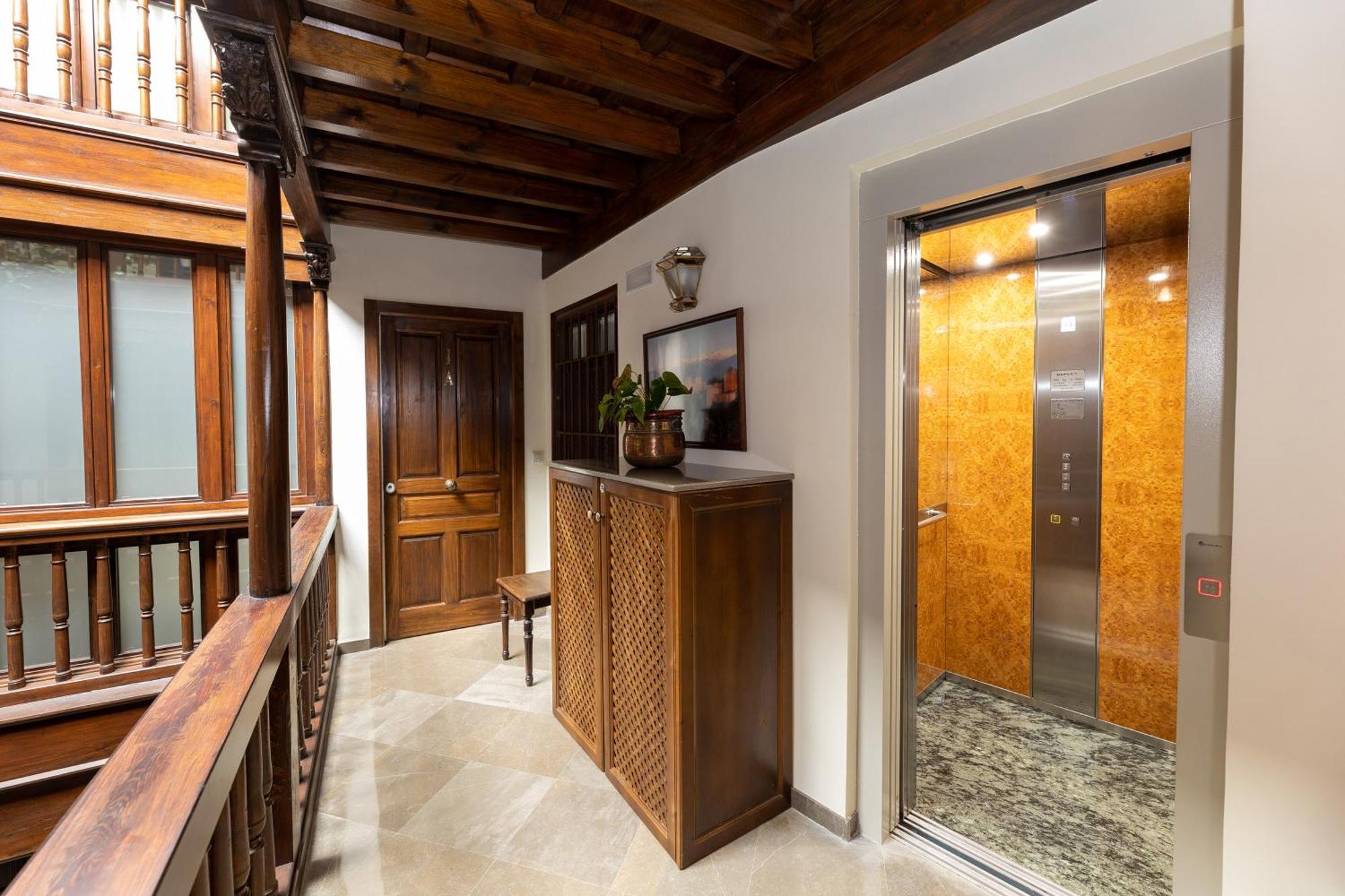 Apartamentos En Pleno Centro, Aljibe Rodrigo Del Campo 1A グラナダ エクステリア 写真