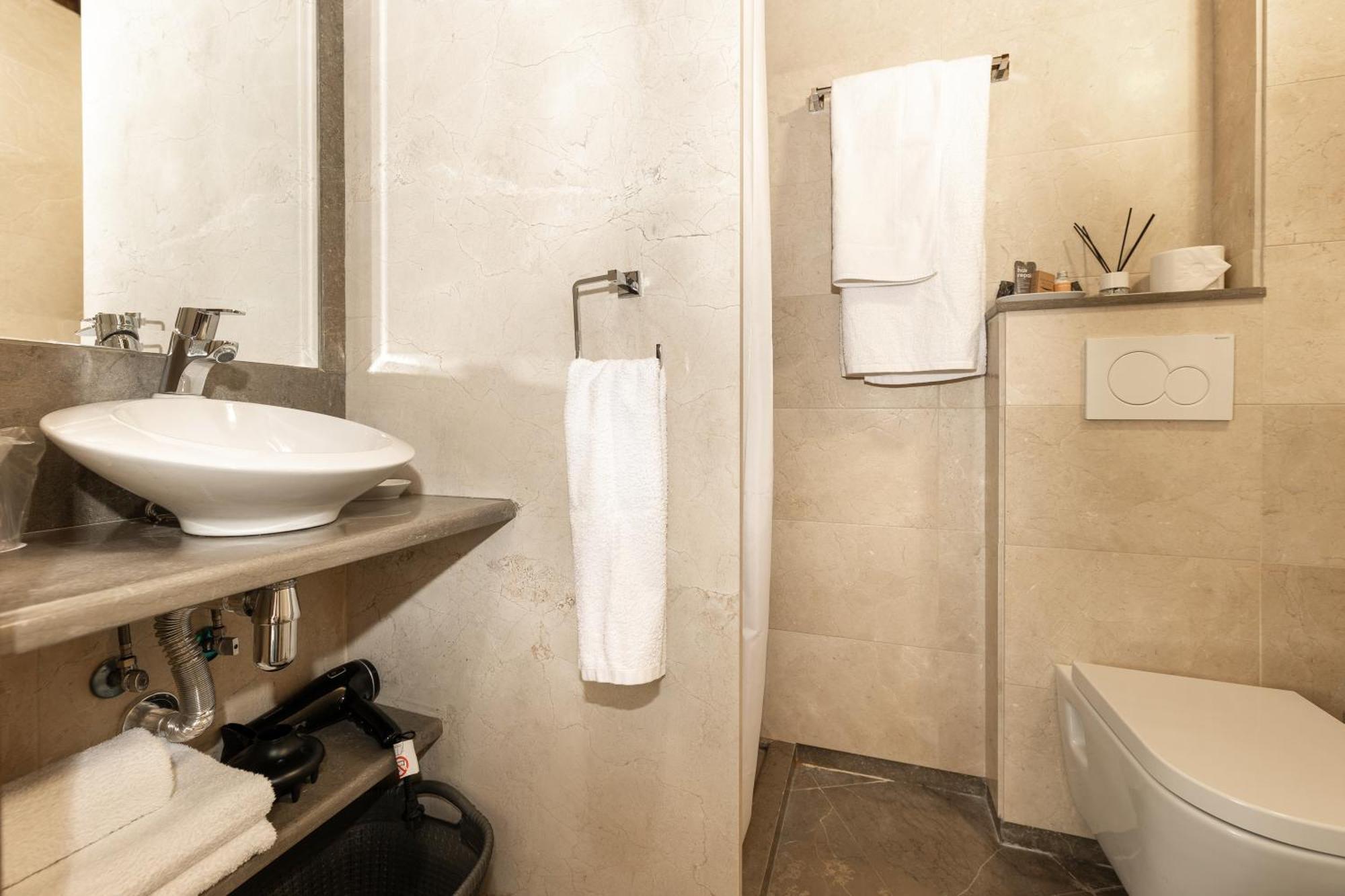Apartamentos En Pleno Centro, Aljibe Rodrigo Del Campo 1A グラナダ エクステリア 写真